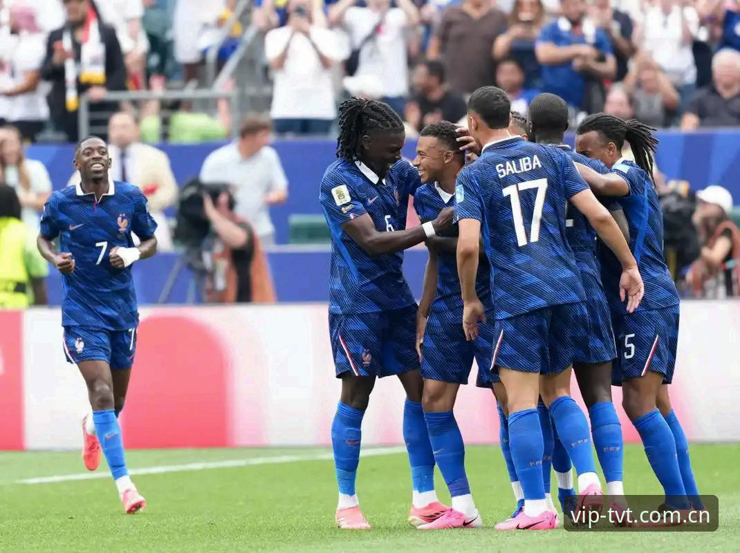 法国队3-0赢下伊拉克，德尚却在赛后说了句“也许是我要求太高了”。这话放在别的教练嘴里像是客套，放在德尚身上，倒更像是一句实话。不少人看球有个误区，觉得法国这种级别的队伍，赢球就该理所当然，踢得行云流水才对。但真看过比赛或者盯着数据面板细琢磨的人会明白，这支球队正处在一段微妙的磨合期里，3-0的比分背后，藏着不少待解的疑问。